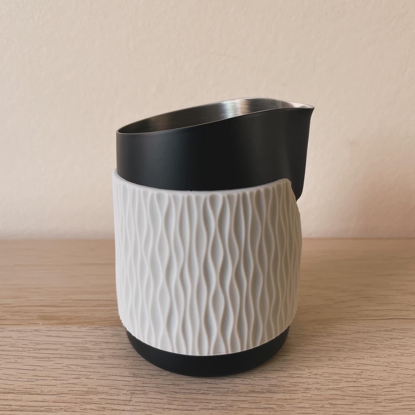 Customisable Handleless Latte Art Jug - #06 Round